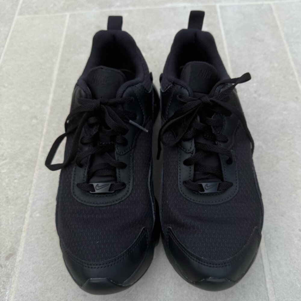 Nike Women’s RYZ 365 II Sneakers Athletic Running Shoes Black on Black 7.5